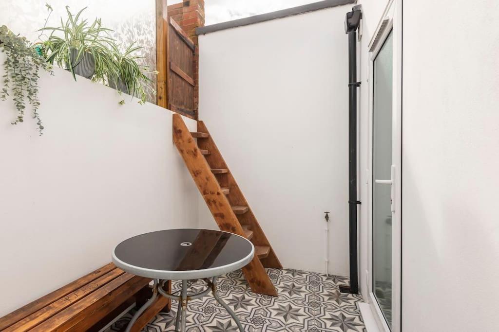 Comfortable Flat Close To The Beach Brighton Bagian luar foto