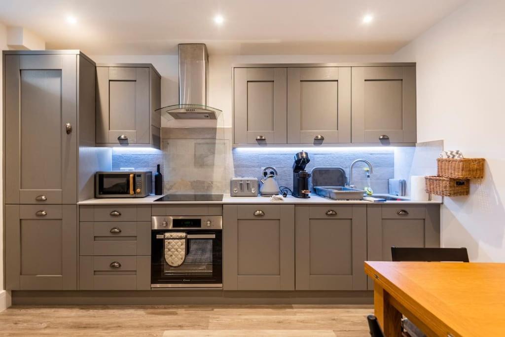 Comfortable Flat Close To The Beach Brighton Bagian luar foto