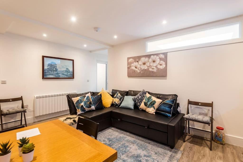 Comfortable Flat Close To The Beach Brighton Bagian luar foto