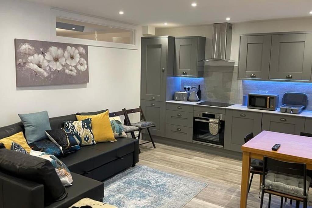 Comfortable Flat Close To The Beach Brighton Bagian luar foto