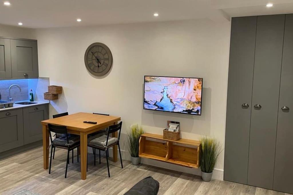 Comfortable Flat Close To The Beach Brighton Bagian luar foto