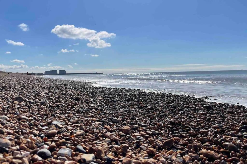 Comfortable Flat Close To The Beach Brighton Bagian luar foto
